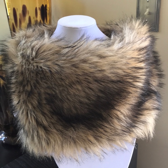 LOFT Accessories - Loft Faux Fur Collar / Scarf